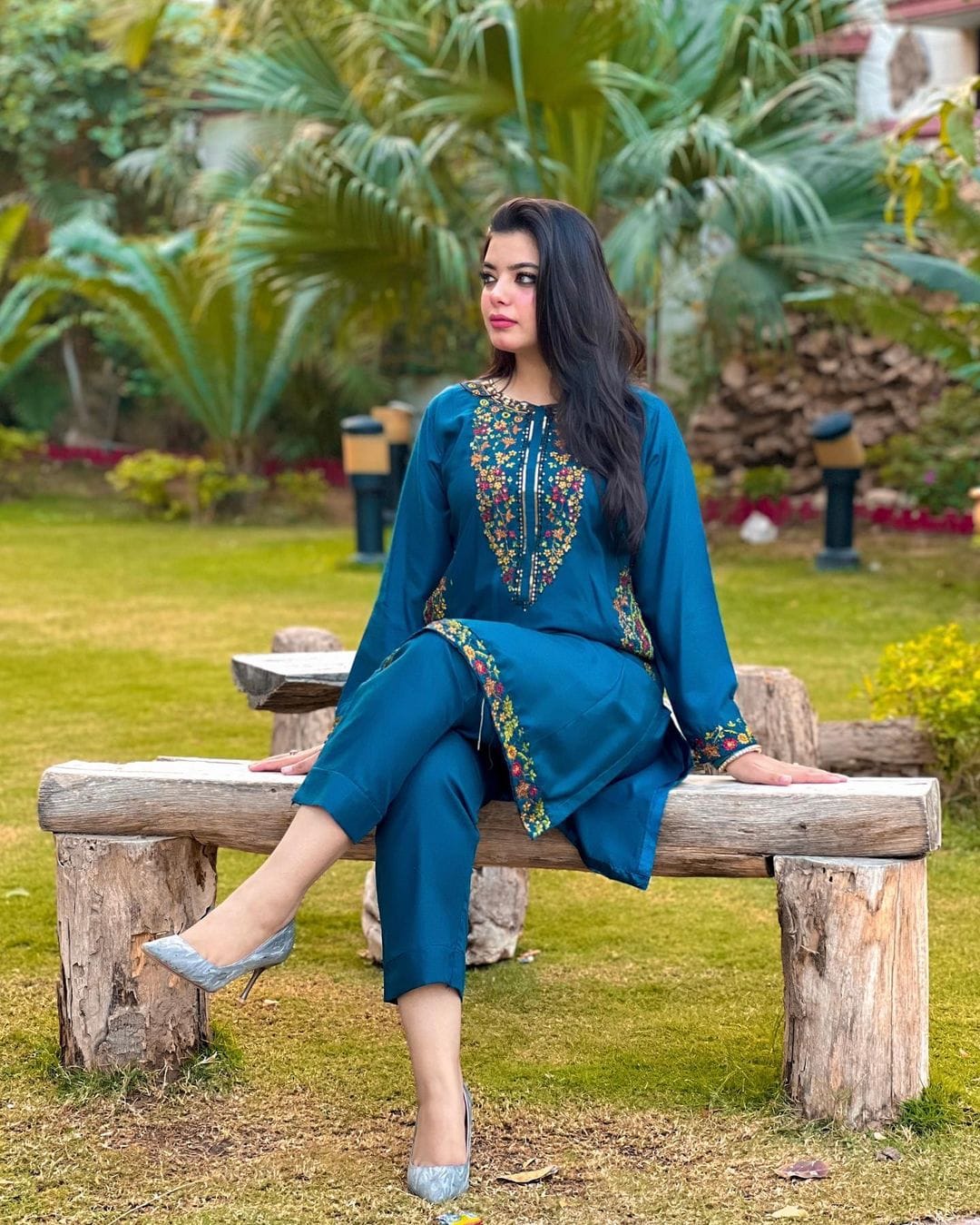 Pocket Sequence Embroidered 2-PIECE