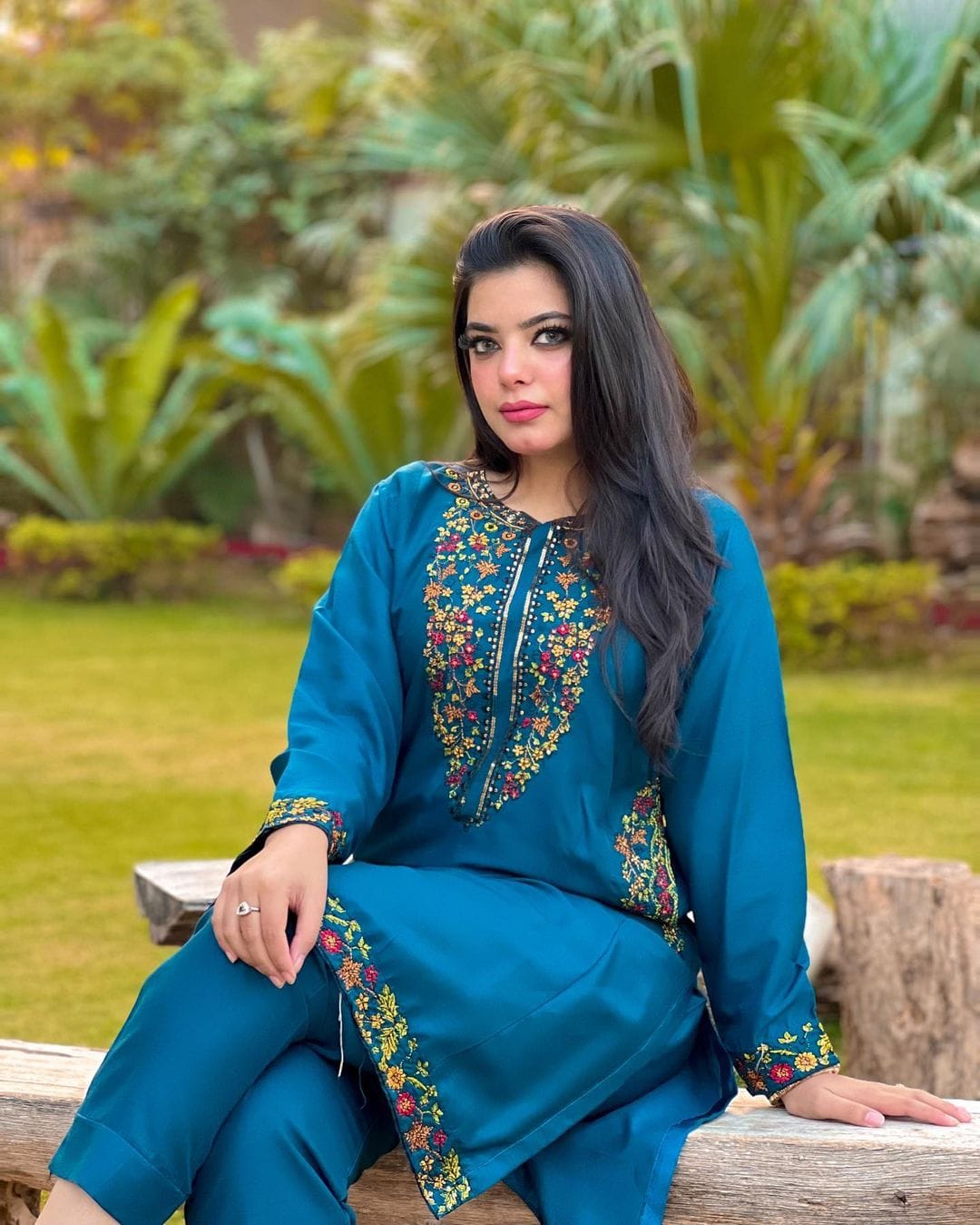 Pocket Sequence Embroidered 2-PIECE